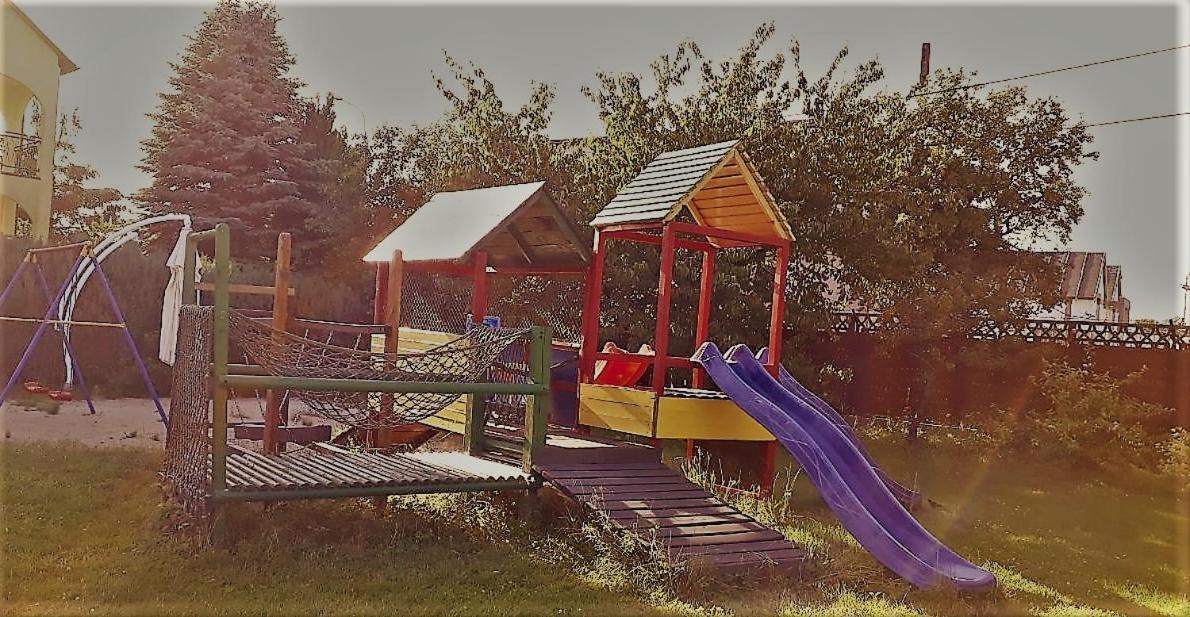 Ow Wilk - Pokoje I Domki Z Aneksami Kuchennymi, Parking, Plac Zabaw เวบา ภายนอก รูปภาพ